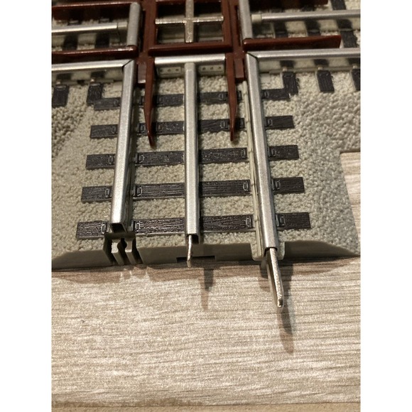 Lionel 6-12019 O-gauge/O-27 FasTrack 90-degree Crossing Track Section - Picture 5 of 10